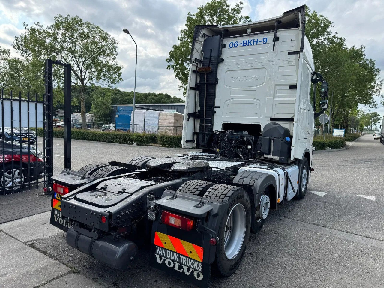 Volvo FH 460 6X2 - EURO 6 + KIPPER HYDR. + LIFTING AXL - Tractor truck: picture 4 Volvo FH 460 6X2 - EURO 6 + KIPPER HYDR. + LIFTING AXL - Tractor truck: picture 4