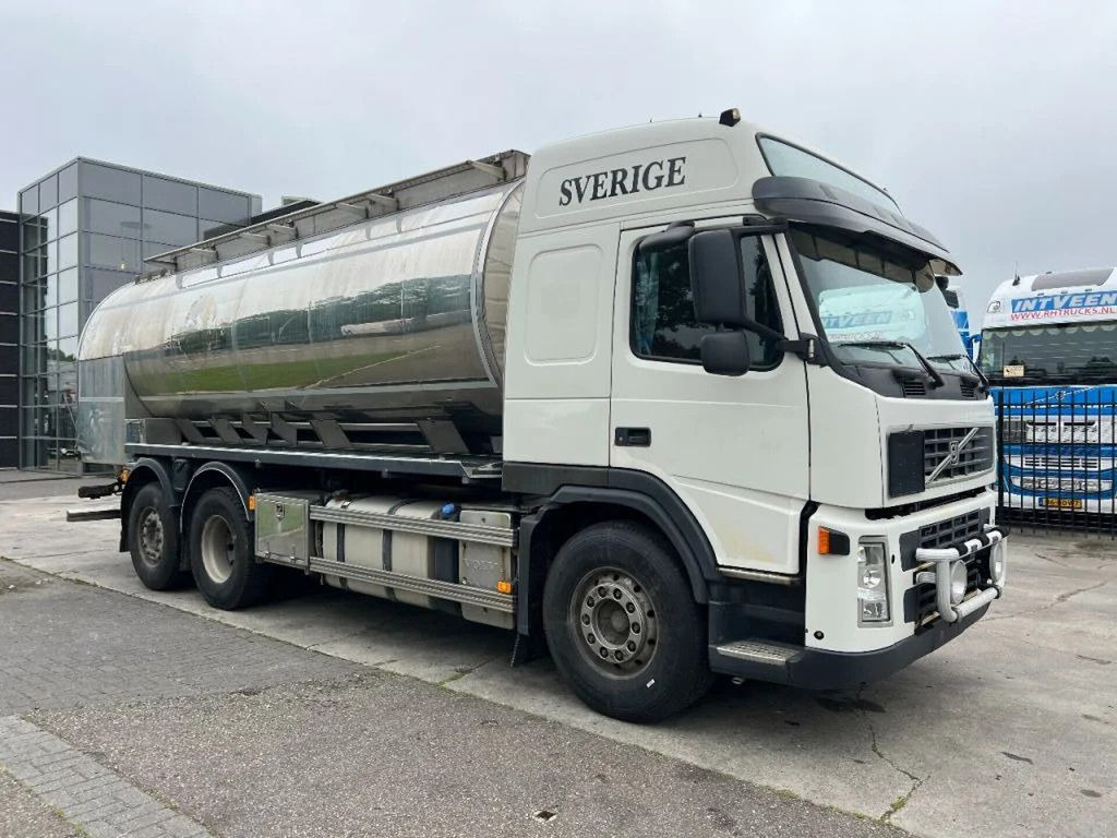 Volvo FM 440 6X2 + CHEMIE TANK - 15.000 L - 4 COMP. / - Tanker truck: picture 3 Volvo FM 440 6X2 + CHEMIE TANK - 15.000 L - 4 COMP. / - Tanker truck: picture 3