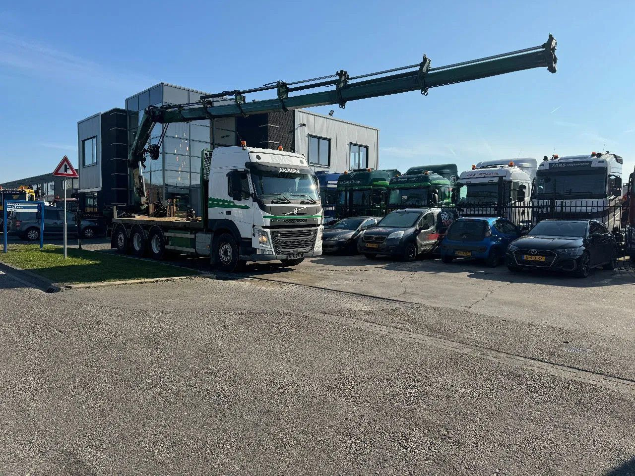 Volvo FM 500 8X4 HIAB 288 + REMOTE CONTROL 5TH + 6TH F Volvo FM 500 8X4 HIAB 288 + REMOTE CONTROL 5TH + 6TH F - Crane truck, Dropside/ Flatbed truck: picture 3 Volvo FM 500 8X4 HIAB 288 + REMOTE CONTROL 5TH + 6TH F Volvo FM 500 8X4 HIAB 288 + REMOTE CONTROL 5TH + 6TH F - Crane truck, Dropside/ Flatbed truck: picture 3
