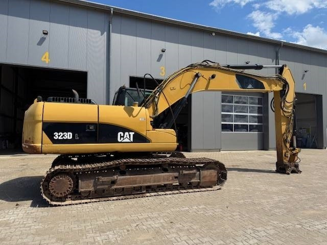 Crawler excavator CAT 323 D L: picture 8