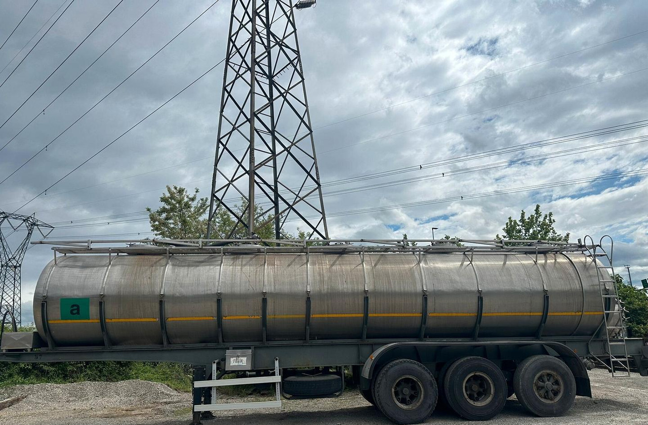 Semirimorchio per fanghi e acqua - Tanker semi-trailer: picture 3 Semirimorchio per fanghi e acqua - Tanker semi-trailer: picture 3