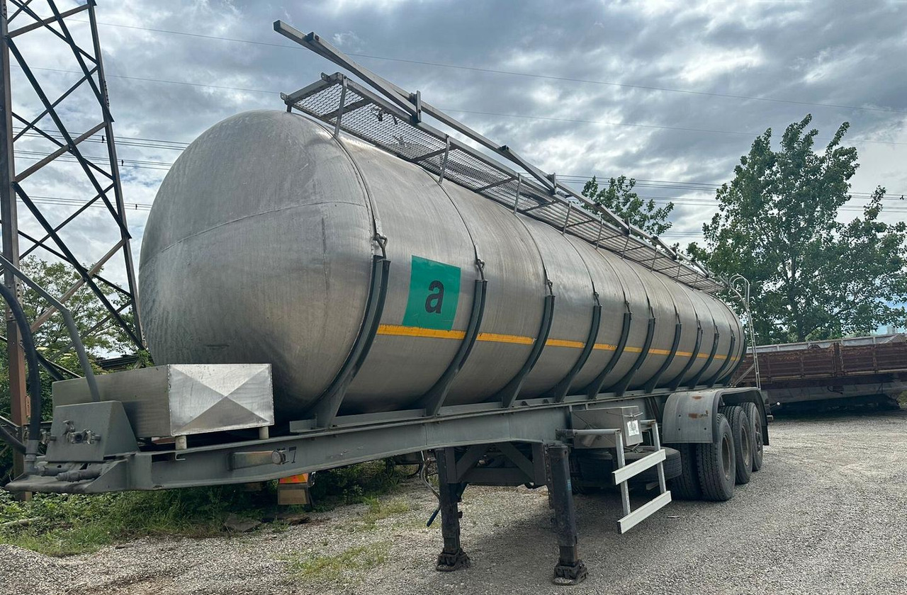 Semirimorchio per fanghi e acqua - Tanker semi-trailer: picture 5 Semirimorchio per fanghi e acqua - Tanker semi-trailer: picture 5