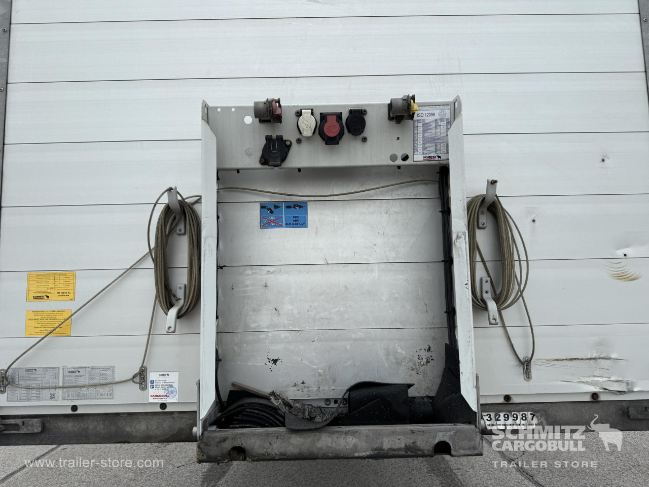 SCHMITZ Curtainsider Standard - Curtainsider semi-trailer: picture 4 SCHMITZ Curtainsider Standard - Curtainsider semi-trailer: picture 4