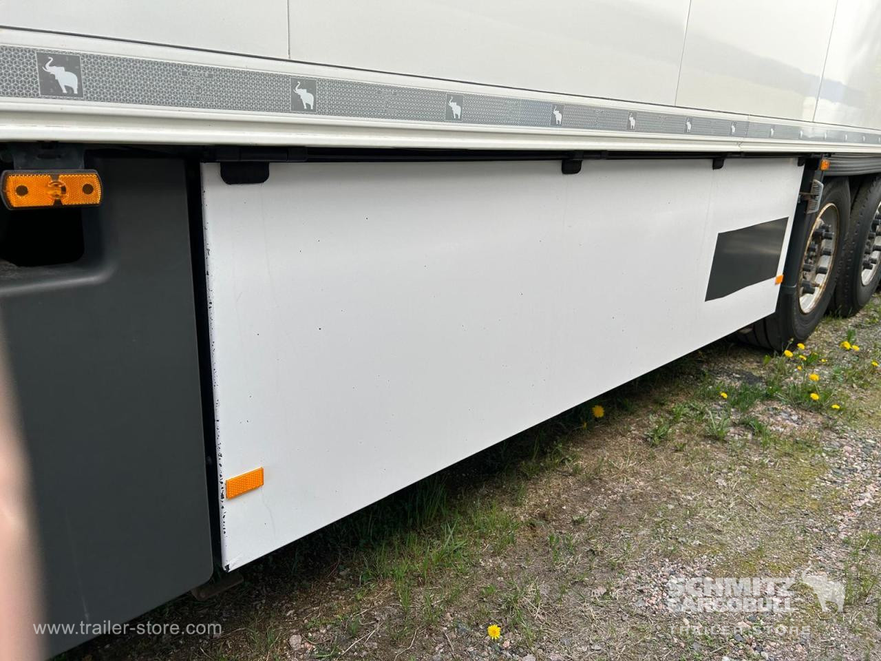 SCHMITZ Reefer Standard Double deck Taillift - Isothermal semi-trailer: picture 5 SCHMITZ Reefer Standard Double deck Taillift - Isothermal semi-trailer: picture 5