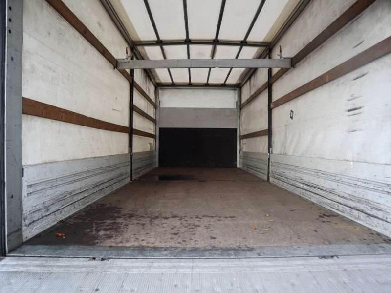 Volvo FL 240 EURO 6 - Curtain side truck: picture 5 Volvo FL 240 EURO 6 - Curtain side truck: picture 5