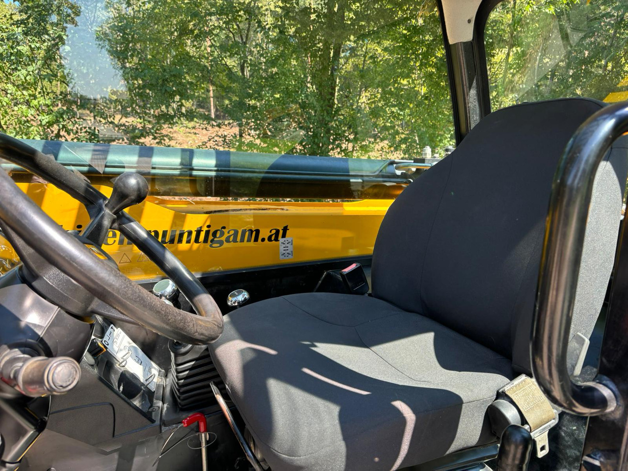 Telescopic wheel loader JCB 535-125: picture 10