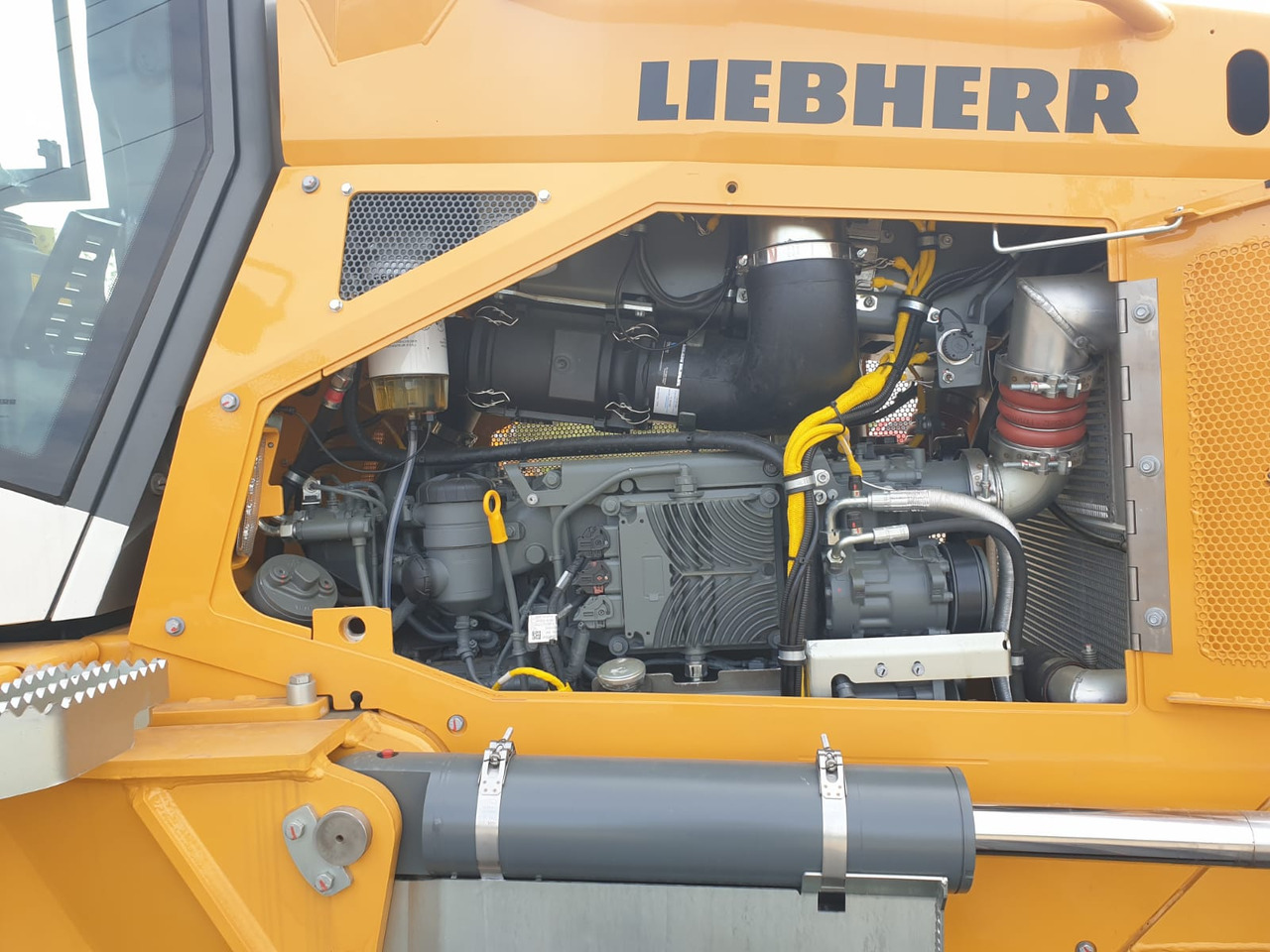 Bulldozer LIEBHERR PR 726 05 LGP: picture 13