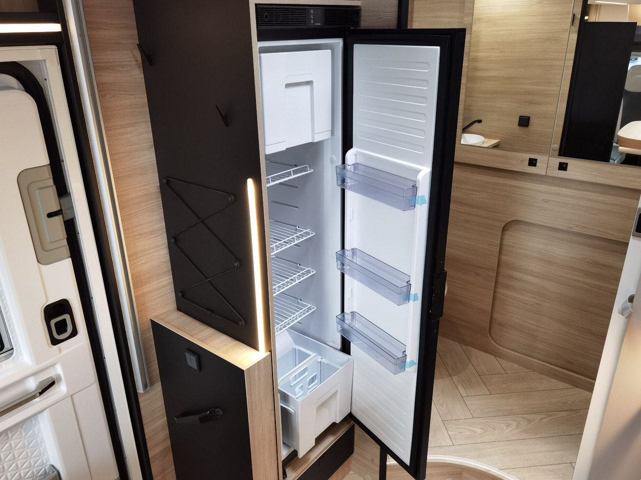 Semi-integrated motorhome Chausson 630 TITANIUM / - 2026 - / EINZEL.- HUBBETTEN: picture 17 Semi-integrated motorhome Chausson 630 TITANIUM / - 2026 - / EINZEL.- HUBBETTEN: picture 17