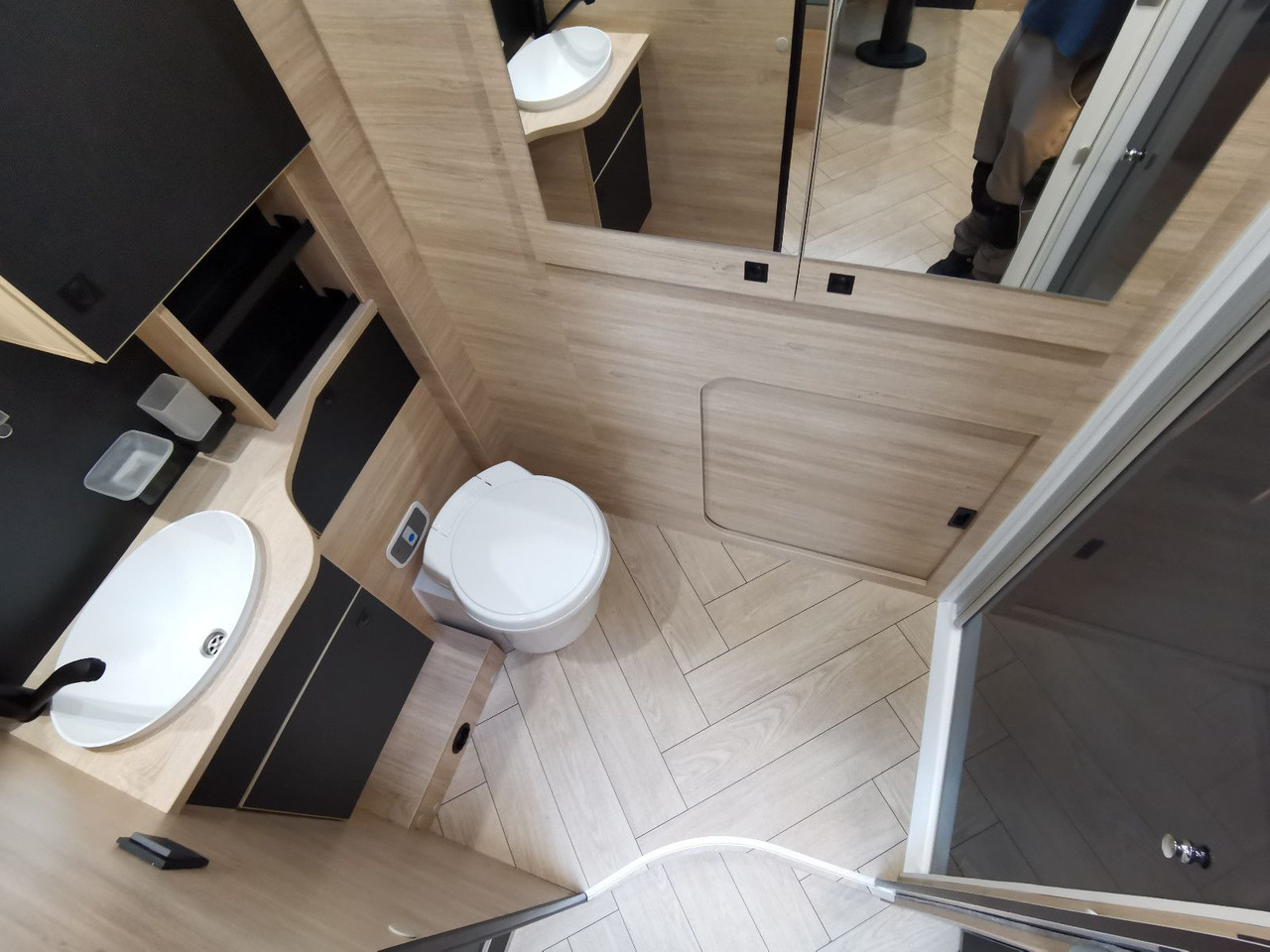 Semi-integrated motorhome Chausson 630 TITANIUM / - 2026 - / EINZEL.- HUBBETTEN: picture 18 Semi-integrated motorhome Chausson 630 TITANIUM / - 2026 - / EINZEL.- HUBBETTEN: picture 18