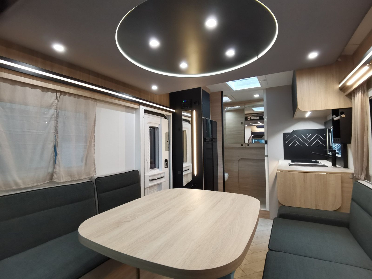 Semi-integrated motorhome Chausson 640 TITANIUM / -2026- / 165PS-9G. / XXL-HUBBETT: picture 8