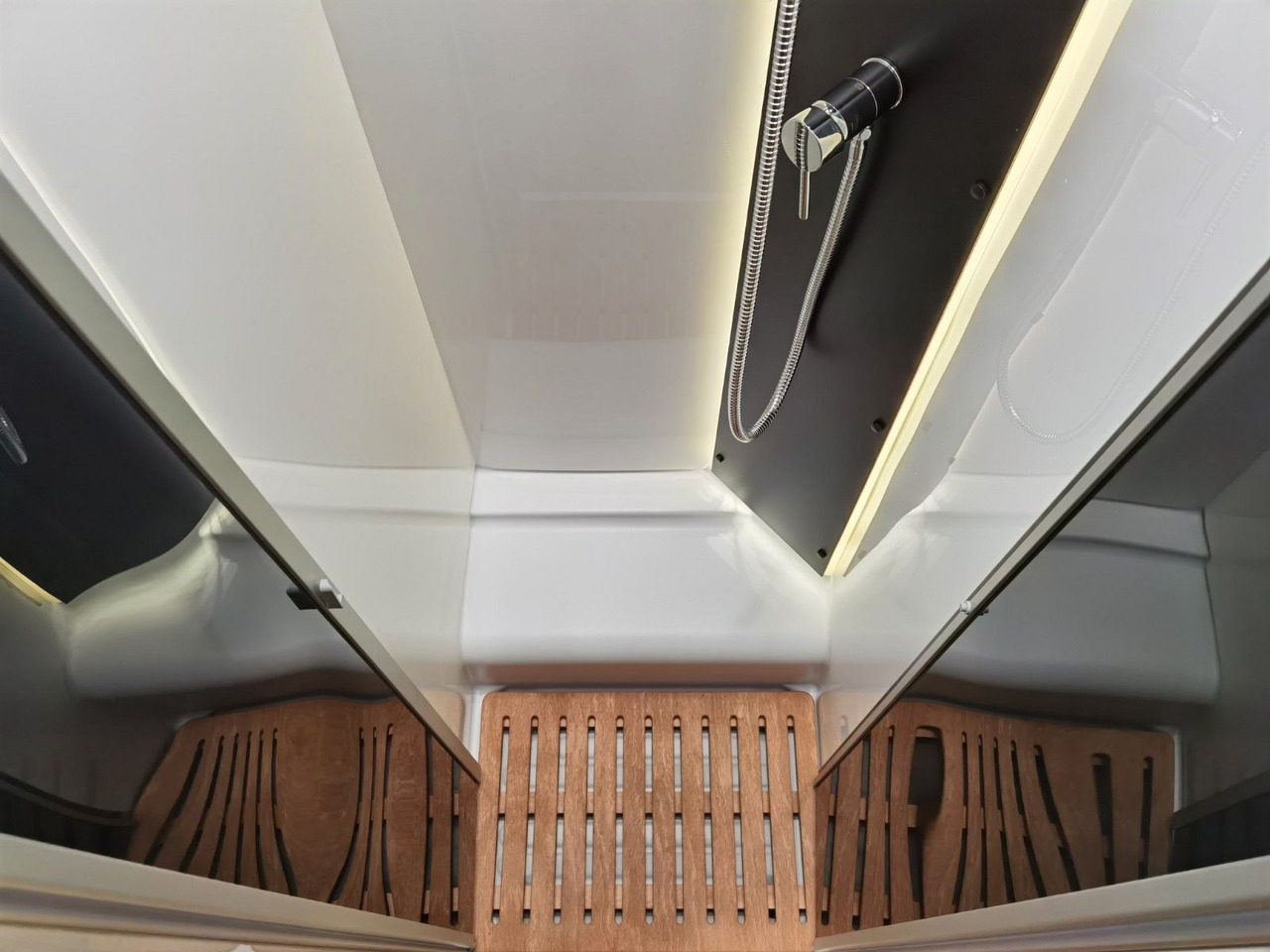 Semi-integrated motorhome Chausson 724 ETAPE - LINE /140PS /ZUBEHÖR & CONNECT PAKET: picture 21