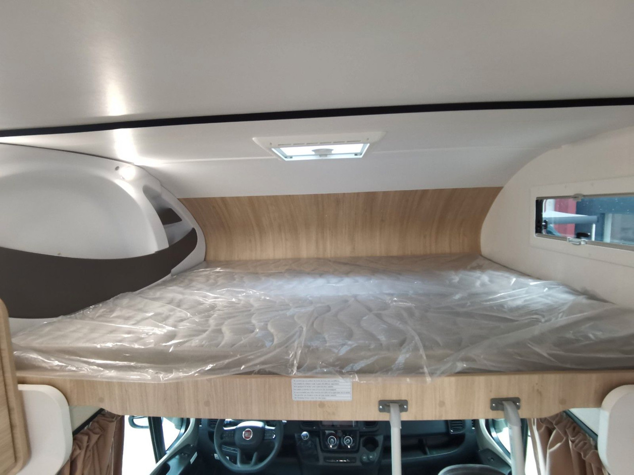 Alcove motorhome Chausson C 727 FIRST LINE /140PS / EINZELBETTEN & ALKOVEN: picture 19 Alcove motorhome Chausson C 727 FIRST LINE /140PS / EINZELBETTEN & ALKOVEN: picture 19