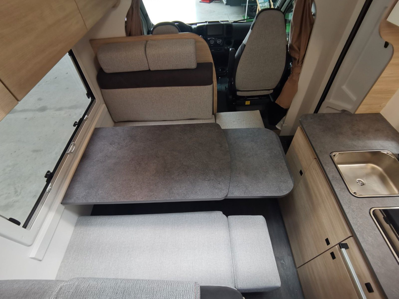 Alcove motorhome Chausson C 727 FIRST LINE /140PS / EINZELBETTEN & ALKOVEN: picture 14 Alcove motorhome Chausson C 727 FIRST LINE /140PS / EINZELBETTEN & ALKOVEN: picture 14