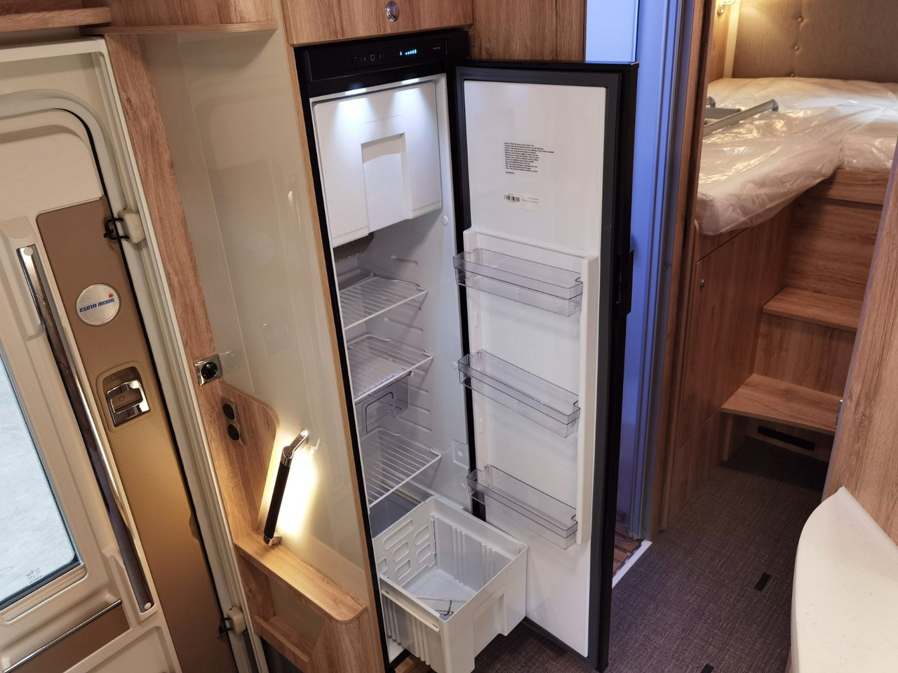 Integrated motorhome Eura Mobil INTEGRA LINE 720 EF / 180PS-9G-40H/ EINZELBETTEN: picture 14