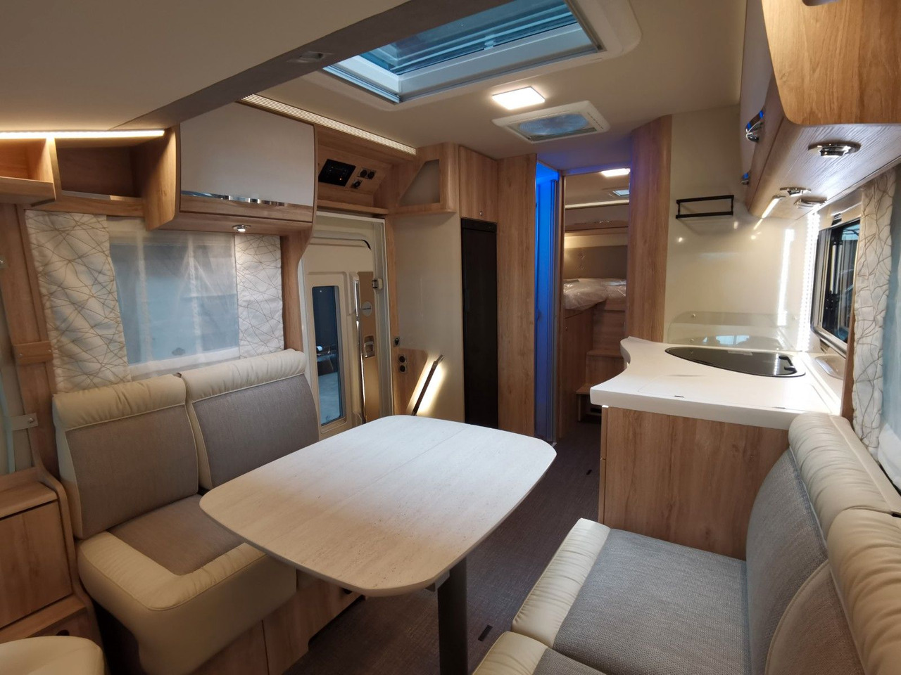 Integrated motorhome Eura Mobil INTEGRA LINE 720 EF / 180PS-9G-40H/ EINZELBETTEN: picture 11