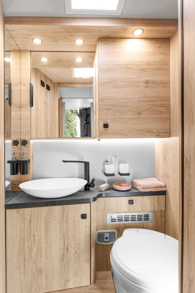 Integrated motorhome Eura Mobil INTEGRA LINE GT 726 EF / MB 170PS-9G / MOD.2025: picture 15