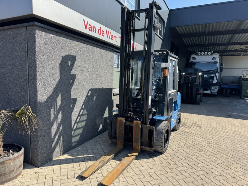 Caterpillar DP35K - Diesel forklift: picture 4 Caterpillar DP35K - Diesel forklift: picture 4