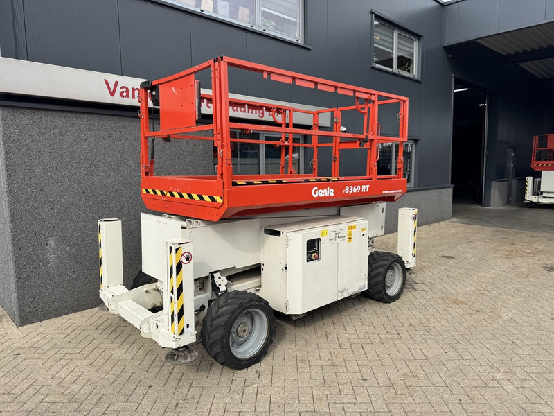 Genie GS 3369 RT  Hoogwerker / Arbeitsbuhne 12mtr werkhoogte 4x4 Kubota DIESEL 2013 - Scissor lift: picture 2 Genie GS 3369 RT  Hoogwerker / Arbeitsbuhne 12mtr werkhoogte 4x4 Kubota DIESEL 2013 - Scissor lift: picture 2