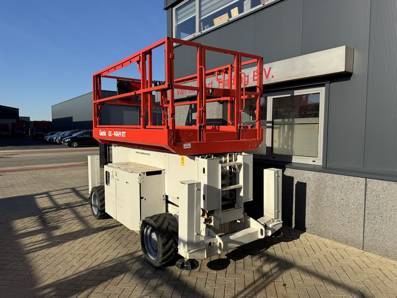 Genie GS 4069 RT Hoogwerker / Arbeitsbuhne 14mtr werkhoogte 4x4 Kubota DIESEL 2013 - Scissor lift: picture 4 Genie GS 4069 RT Hoogwerker / Arbeitsbuhne 14mtr werkhoogte 4x4 Kubota DIESEL 2013 - Scissor lift: picture 4
