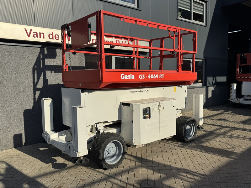 Genie GS 4069 RT Hoogwerker / Arbeitsbuhne 14mtr werkhoogte 4x4 Kubota DIESEL 2013 - Scissor lift: picture 2 Genie GS 4069 RT Hoogwerker / Arbeitsbuhne 14mtr werkhoogte 4x4 Kubota DIESEL 2013 - Scissor lift: picture 2