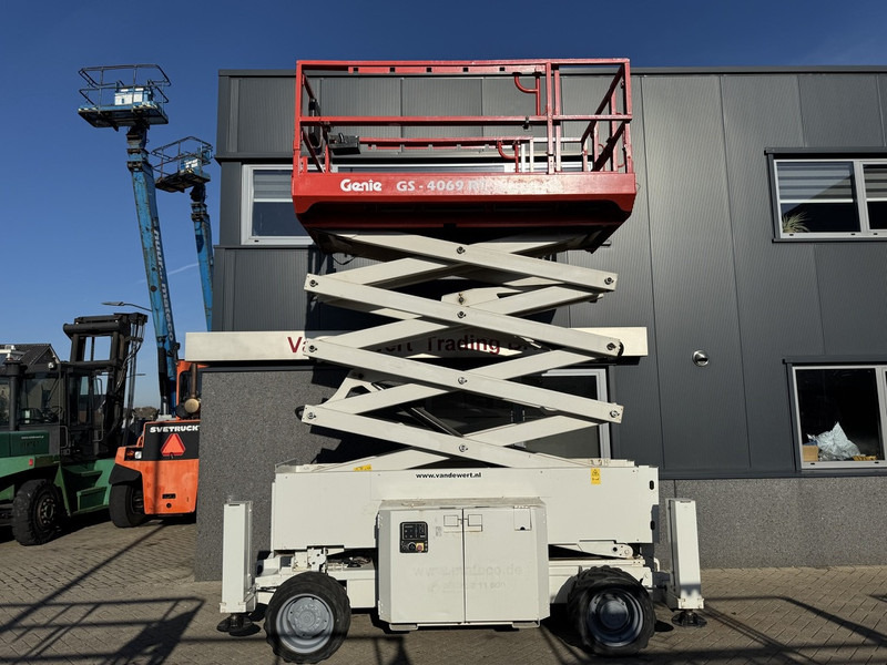 Genie GS 4069 RT Hoogwerker / Arbeitsbuhne 14mtr werkhoogte 4x4 Kubota DIESEL 2013 - Scissor lift: picture 5 Genie GS 4069 RT Hoogwerker / Arbeitsbuhne 14mtr werkhoogte 4x4 Kubota DIESEL 2013 - Scissor lift: picture 5