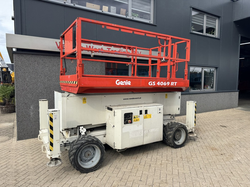 Genie GS 4069 RT Hoogwerker / Arbeitsbuhne 14mtr werkhoogte 4x4 Kubota DIESEL 2014 - Scissor lift: picture 2 Genie GS 4069 RT Hoogwerker / Arbeitsbuhne 14mtr werkhoogte 4x4 Kubota DIESEL 2014 - Scissor lift: picture 2