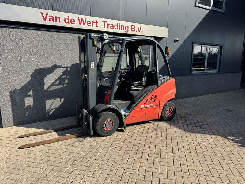 Linde H20D-01 Triplo 470 Freelift / Sideshift 5355UUR VW Diesel 2012 - Diesel forklift: picture 2 Linde H20D-01 Triplo 470 Freelift / Sideshift 5355UUR VW Diesel 2012 - Diesel forklift: picture 2