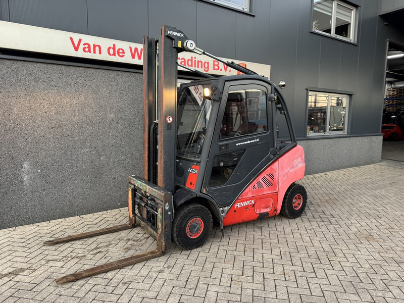 Linde H25D Triplo 590 Freelift / Sideshift / Vorkversteller VW Diesel 2007 - Diesel forklift: picture 2 Linde H25D Triplo 590 Freelift / Sideshift / Vorkversteller VW Diesel 2007 - Diesel forklift: picture 2