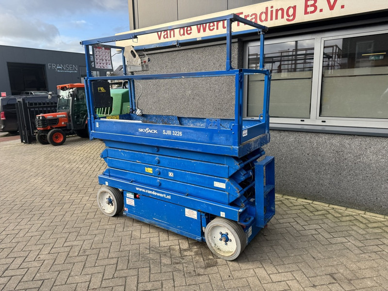 Skyjack SJ 3226 - Scissor lift: picture 3 Skyjack SJ 3226 - Scissor lift: picture 3