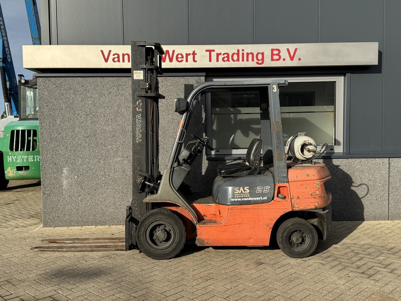 Toyota 42-7FGF25 duplo 400 3e / 4e Functie LPG 2001 - LPG forklift: picture 1 Toyota 42-7FGF25 duplo 400 3e / 4e Functie LPG 2001 - LPG forklift: picture 1