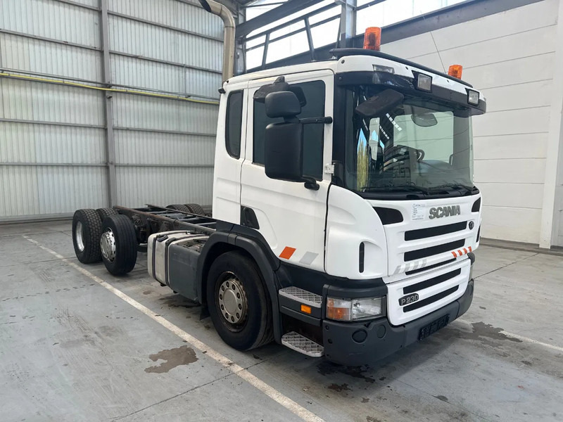 Scania P230 6X2 / Essieu relevable directionnel / Stuurbare liftas / Steerable lift axle / RETARDER / 481205 - Cab chassis truck: picture 5 Scania P230 6X2 / Essieu relevable directionnel / Stuurbare liftas / Steerable lift axle / RETARDER / 481205 - Cab chassis truck: picture 5