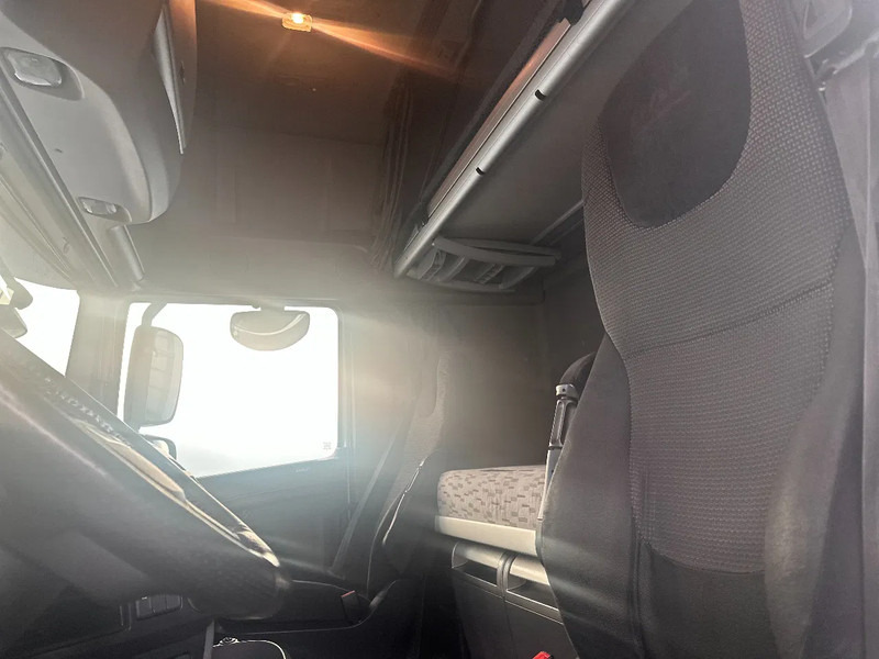 Tractor truck DAF XF 106.460 SUPERSPACECAB: picture 12