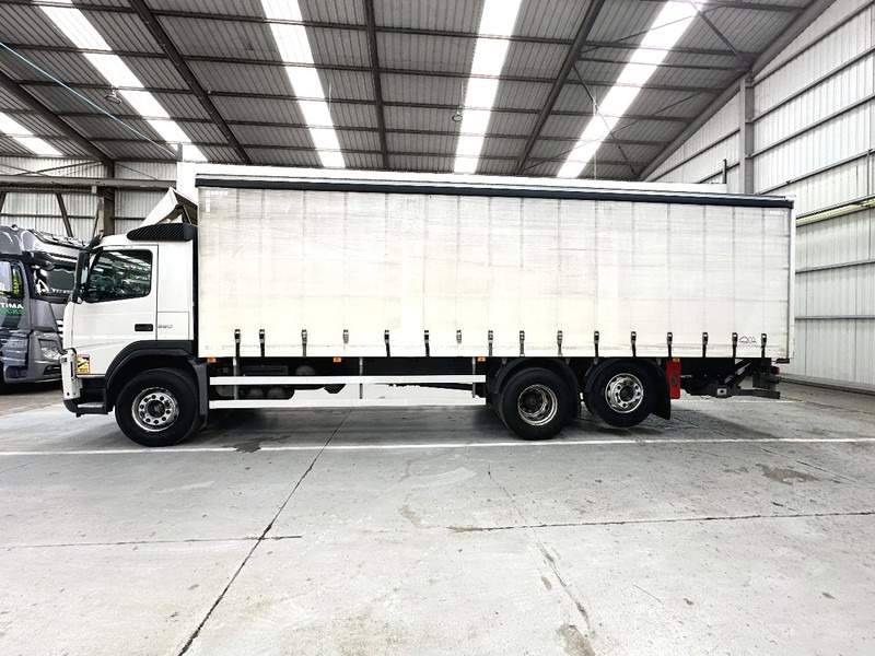 Volvo FM 330 / Essieu relevable et directionnel / Steerable lift axle / Lift as en stuuras - Curtain side truck: picture 2 Volvo FM 330 / Essieu relevable et directionnel / Steerable lift axle / Lift as en stuuras - Curtain side truck: picture 2