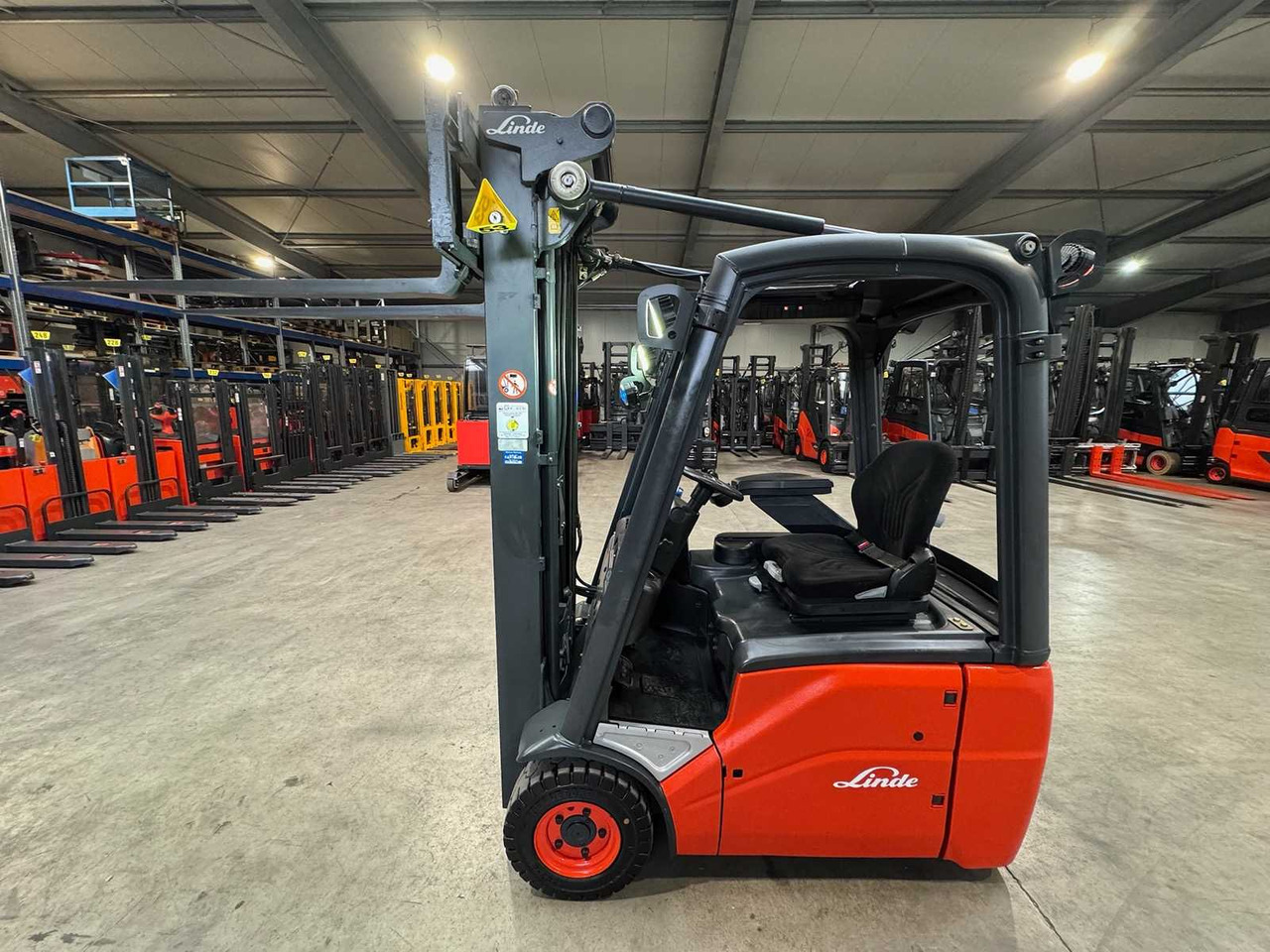 12/2015 SERVICE + UVV 12/2026 LINDE E16C TRIPLEX 522CM ELECTRIC FORKLIFT 7,420 HOURS - Forklift: picture 1 12/2015 SERVICE + UVV 12/2026 LINDE E16C TRIPLEX 522CM ELECTRIC FORKLIFT 7,420 HOURS - Forklift: picture 1