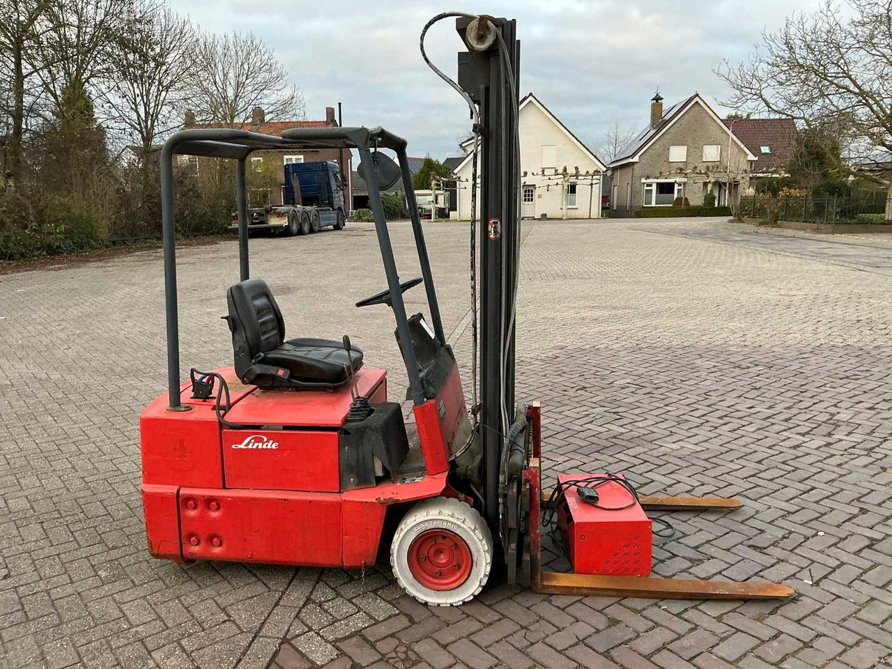 1991 LINDE E15 FORKLIFT - Forklift: picture 3 1991 LINDE E15 FORKLIFT - Forklift: picture 3