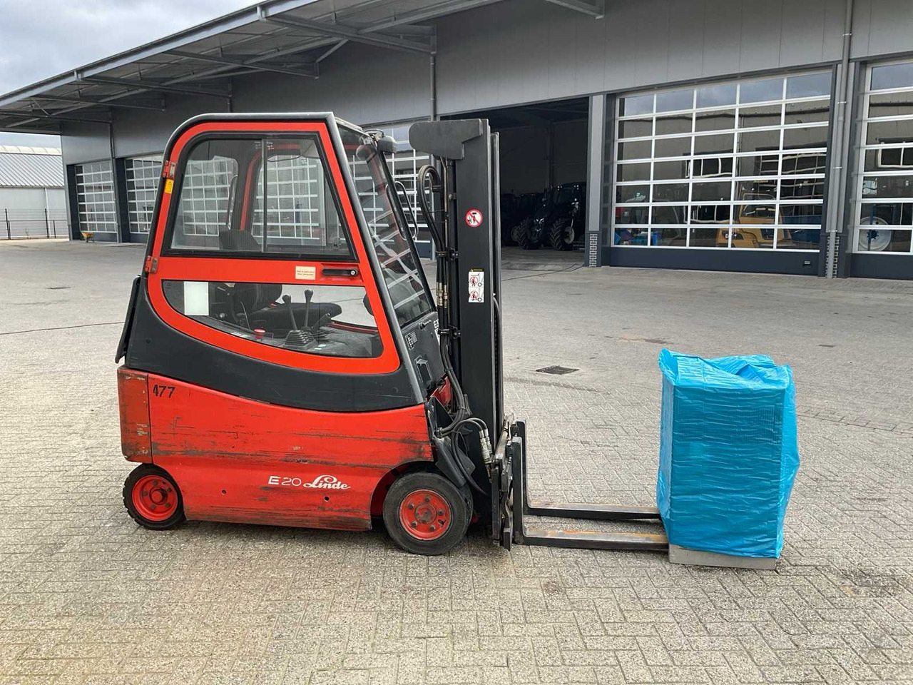 1999 LINDE E20H FORKLIFT - Forklift: picture 4 1999 LINDE E20H FORKLIFT - Forklift: picture 4