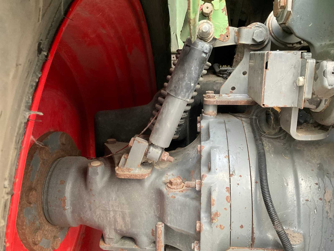 Farm tractor 2000 FENDT VARIO 712 ALL-WHEEL DRIVE FARM TRACTOR: picture 19 Farm tractor 2000 FENDT VARIO 712 ALL-WHEEL DRIVE FARM TRACTOR: picture 19