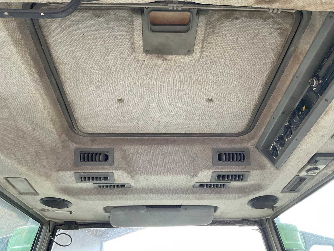 Farm tractor 2000 FENDT VARIO 712 ALL-WHEEL DRIVE FARM TRACTOR: picture 17 Farm tractor 2000 FENDT VARIO 712 ALL-WHEEL DRIVE FARM TRACTOR: picture 17