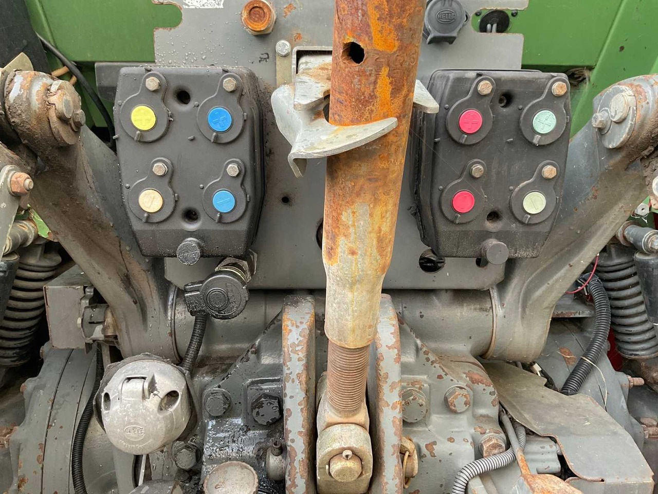 Farm tractor 2000 FENDT VARIO 712 ALL-WHEEL DRIVE FARM TRACTOR: picture 16 Farm tractor 2000 FENDT VARIO 712 ALL-WHEEL DRIVE FARM TRACTOR: picture 16