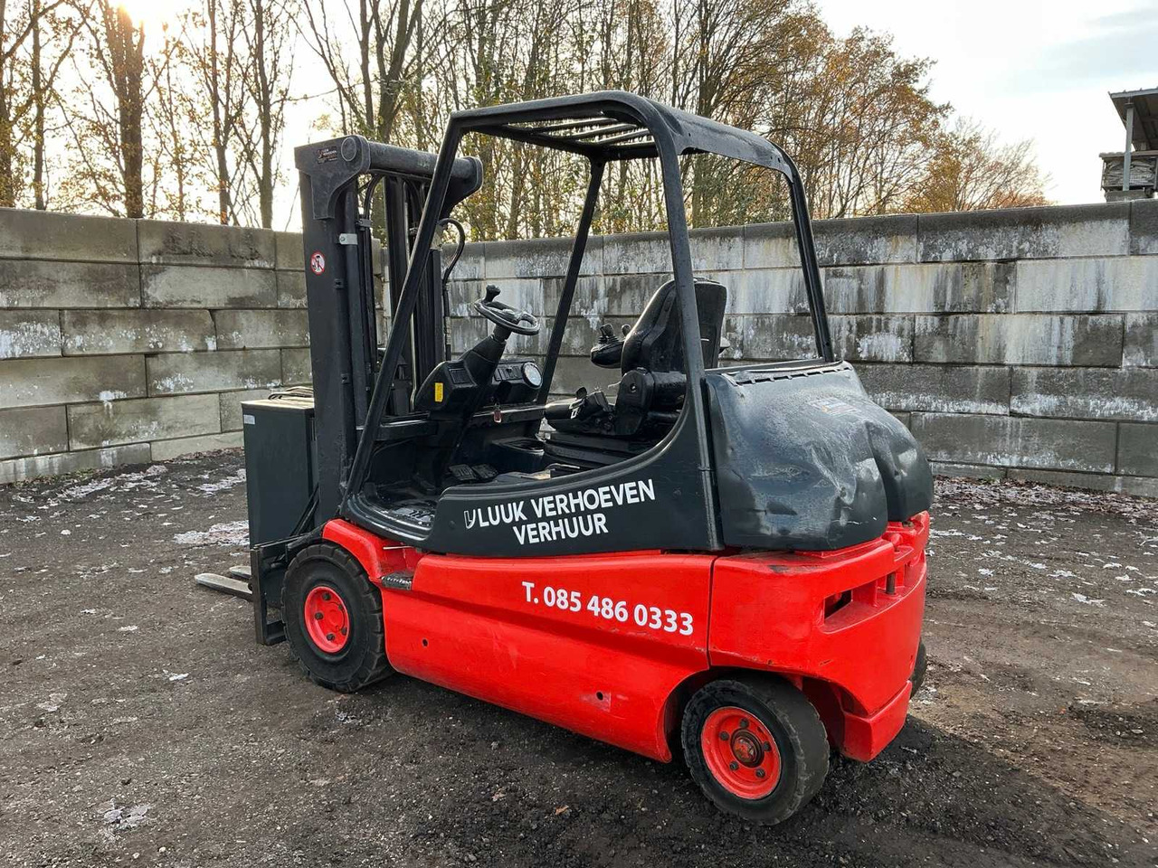 2001 LINDE E25-02 FORKLIFT - Forklift: picture 3 2001 LINDE E25-02 FORKLIFT - Forklift: picture 3