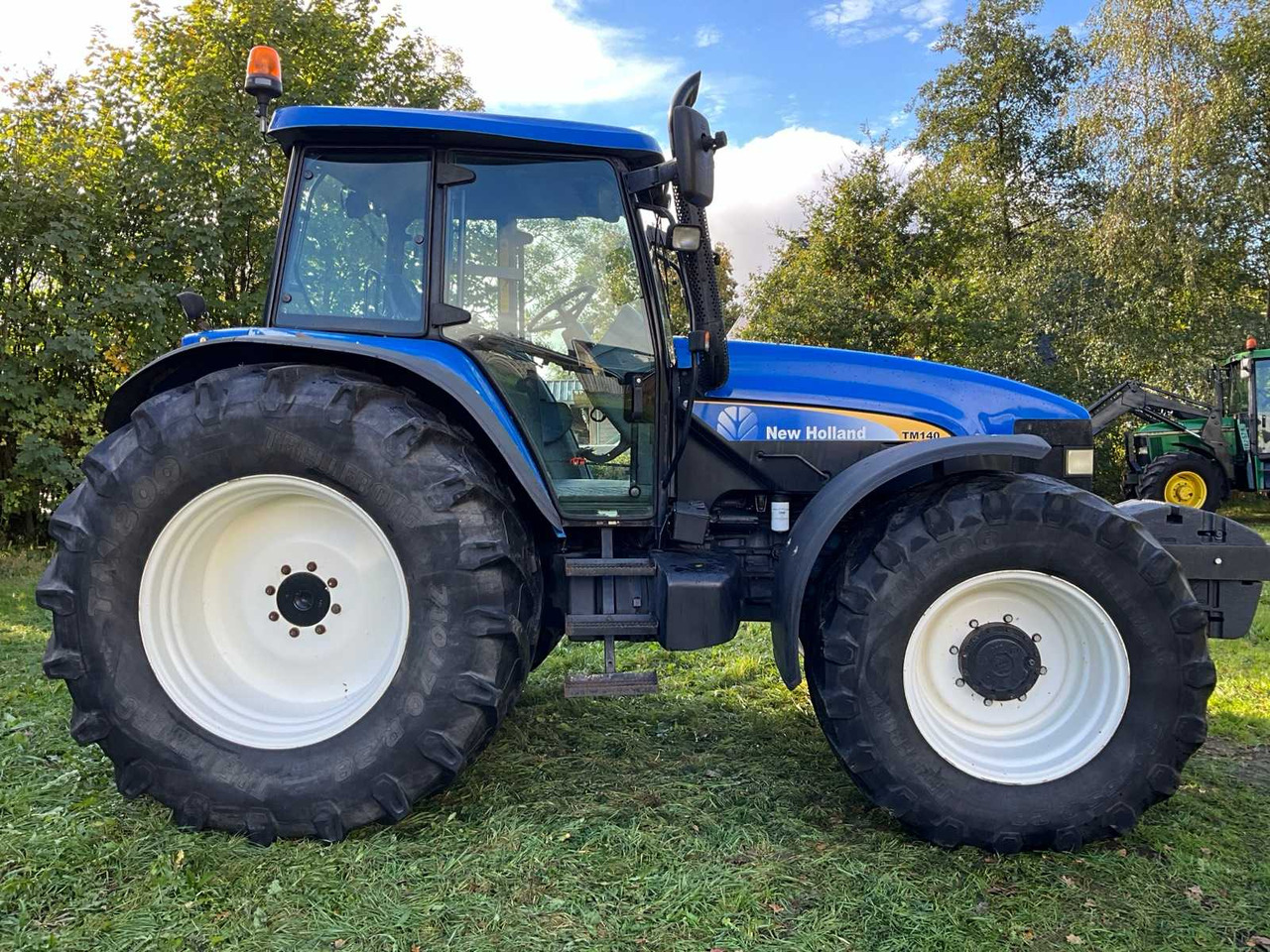 2006 NEW HOLLAND TM140 FOUR WHEEL DRIVE FARM TRACTOR - Farm tractor: picture 5 2006 NEW HOLLAND TM140 FOUR WHEEL DRIVE FARM TRACTOR - Farm tractor: picture 5