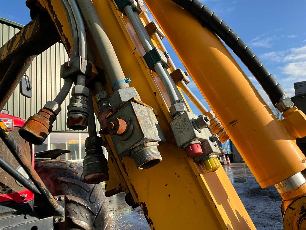 Farm tractor 2007 MASSEY FERGUSON 6480 FOUR WHEEL DRIVE FARM TRACTOR: picture 8