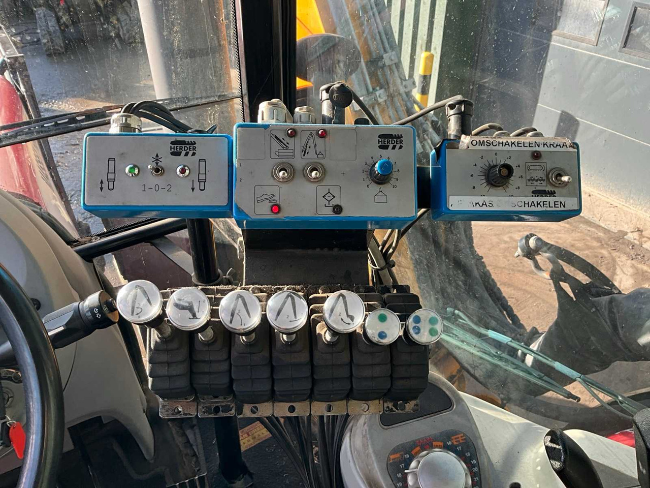 Farm tractor 2007 MASSEY FERGUSON 6480 FOUR WHEEL DRIVE FARM TRACTOR: picture 20