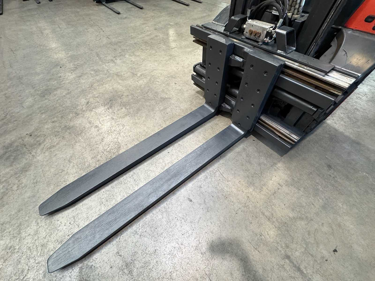 2008 SERVICE + UVV 01/2026 LINDE H35T 3.500KG 3.+4. VALVE WIDER 148CM FORK ADJUSTER GAS FORKLIFT FORKLIFT 10.543 HOURS - Forklift: picture 4 2008 SERVICE + UVV 01/2026 LINDE H35T 3.500KG 3.+4. VALVE WIDER 148CM FORK ADJUSTER GAS FORKLIFT FORKLIFT 10.543 HOURS - Forklift: picture 4