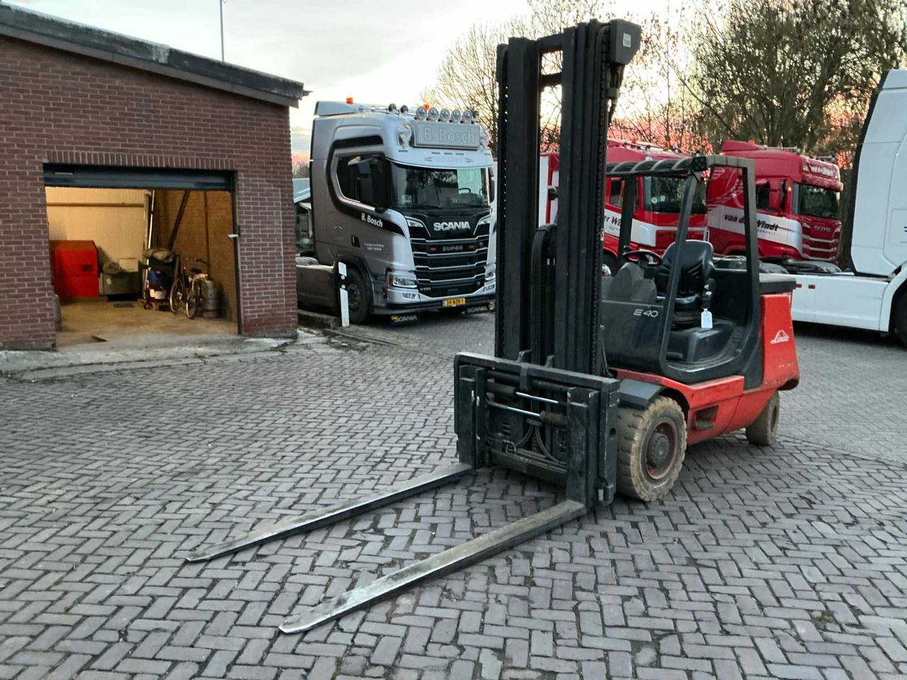 2009 LINDE E40 FORKLIFT - Forklift: picture 1 2009 LINDE E40 FORKLIFT - Forklift: picture 1