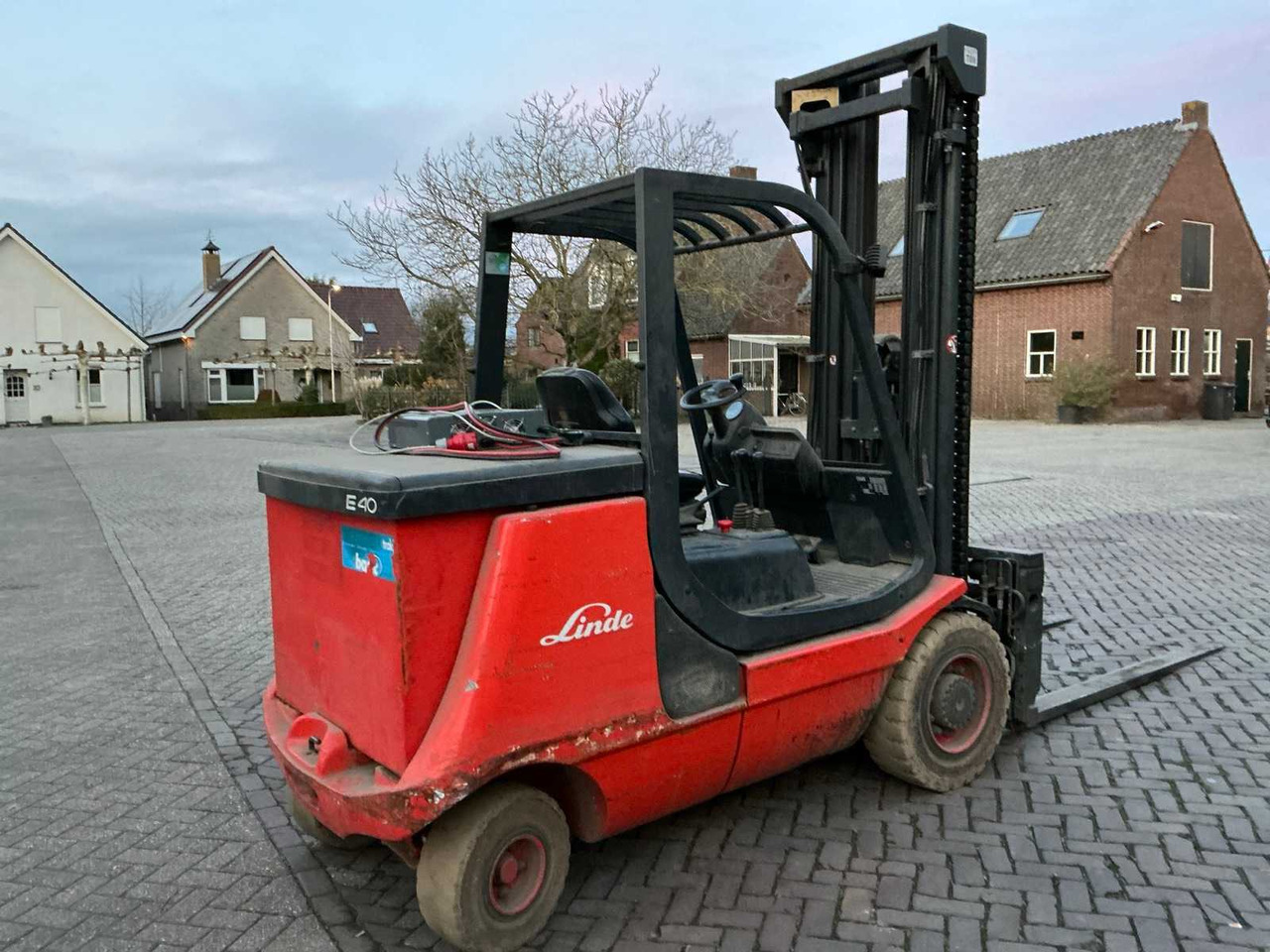 2009 LINDE E40 FORKLIFT - Forklift: picture 4 2009 LINDE E40 FORKLIFT - Forklift: picture 4