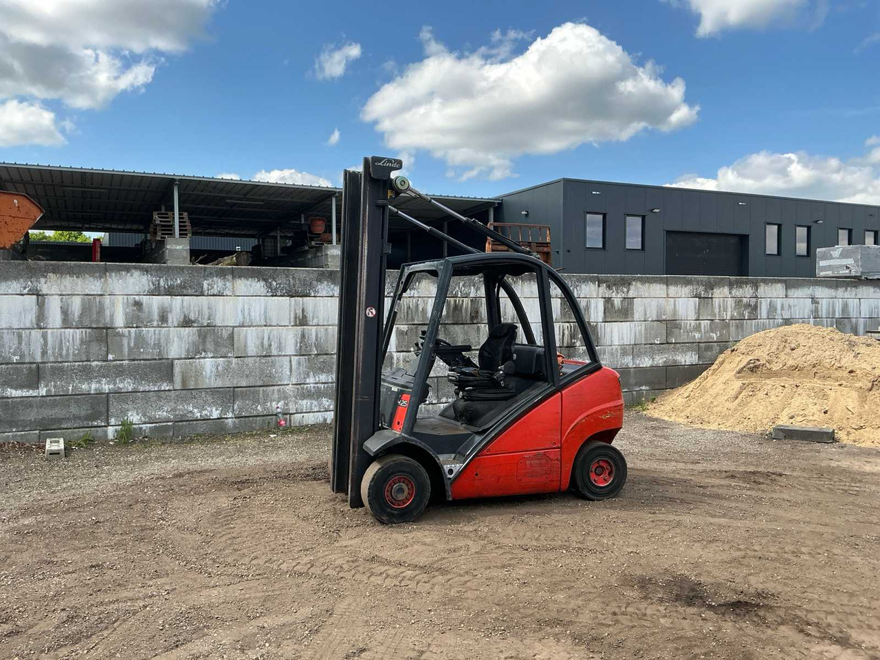 2013 LINDE H25T FORKLIFT TRUCK - Forklift: picture 1 2013 LINDE H25T FORKLIFT TRUCK - Forklift: picture 1