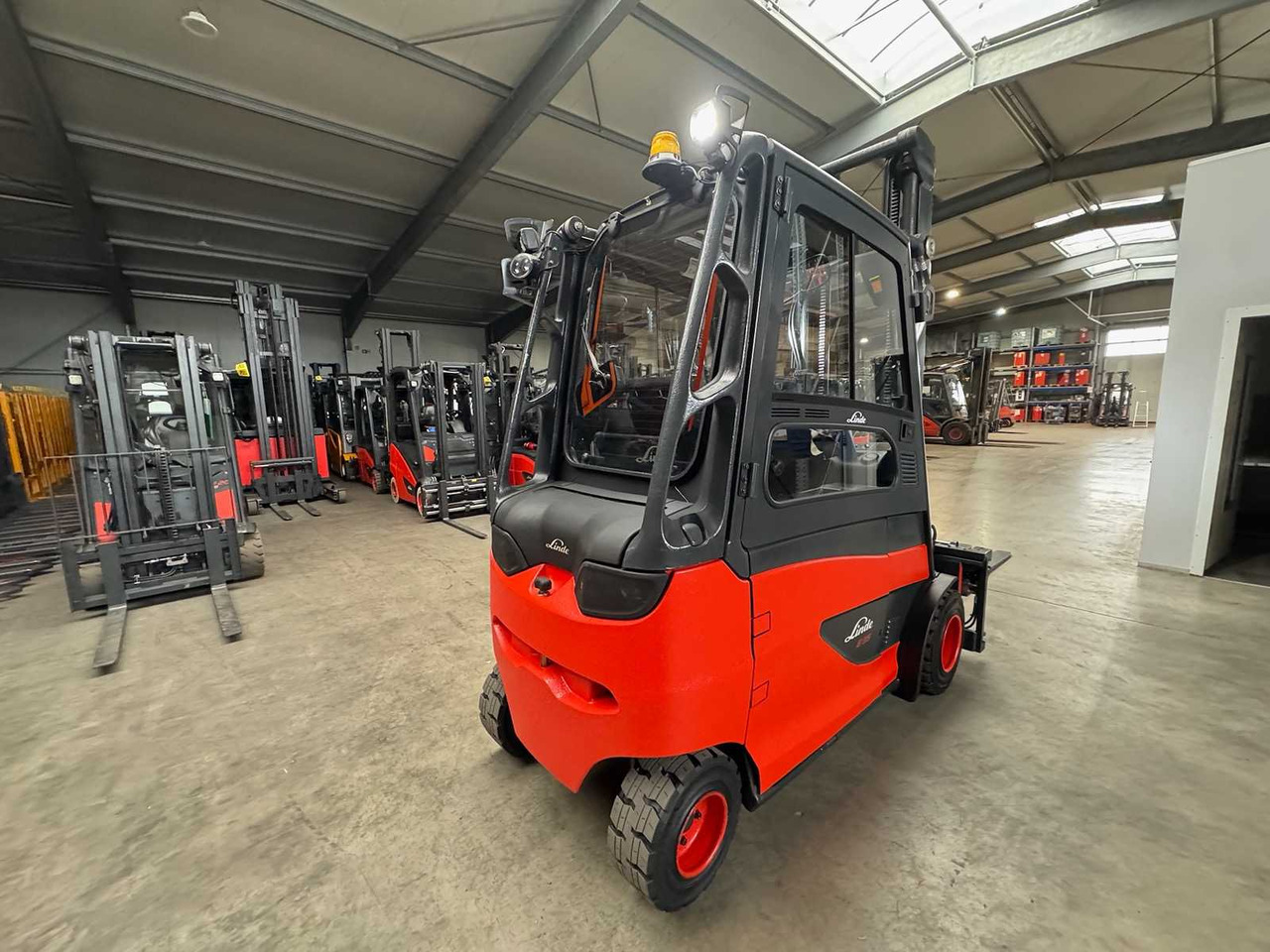 2015 SERVICE+UVV 11/2026 LINDE E35HL 3,500KG ELECTRIC FORKLIFT 10,865 HOURS E30 E40 - Forklift: picture 5 2015 SERVICE+UVV 11/2026 LINDE E35HL 3,500KG ELECTRIC FORKLIFT 10,865 HOURS E30 E40 - Forklift: picture 5