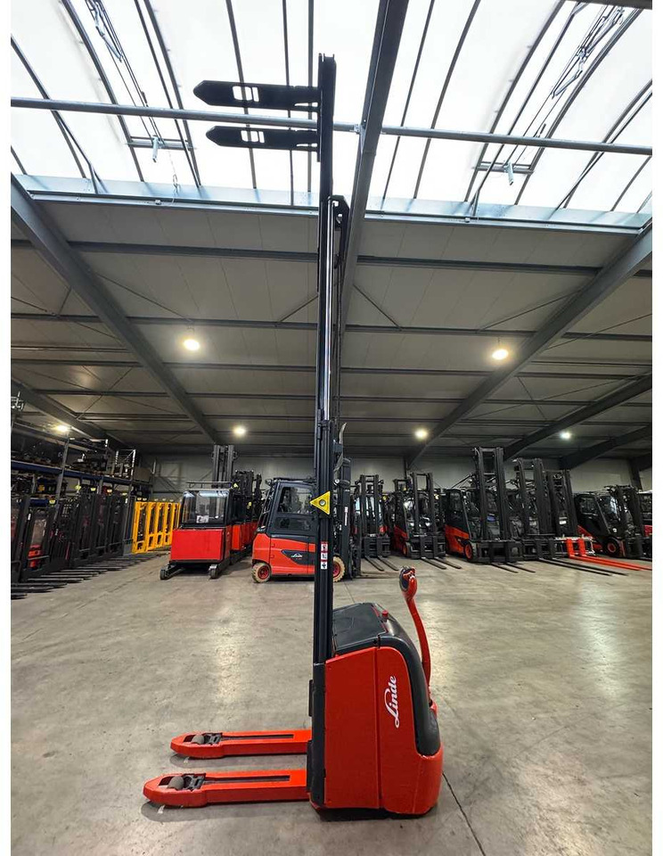 2015 SERVICE +UVV 12/2026 LINDE L16I EVO TRIPLEX 531CM 1.600KG PALLET TRUCK ANT INITIAL STROKE 4.272 HOURS - Forklift: picture 5 2015 SERVICE +UVV 12/2026 LINDE L16I EVO TRIPLEX 531CM 1.600KG PALLET TRUCK ANT INITIAL STROKE 4.272 HOURS - Forklift: picture 5