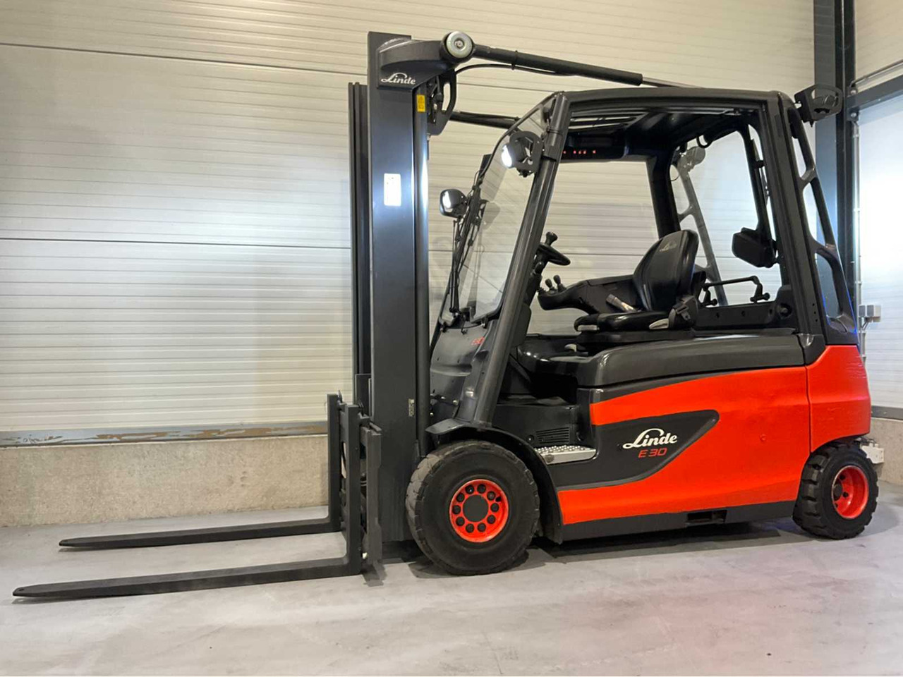 2017 LINDE E30L-01 3000KG FORKLIFT - Forklift: picture 1 2017 LINDE E30L-01 3000KG FORKLIFT - Forklift: picture 1
